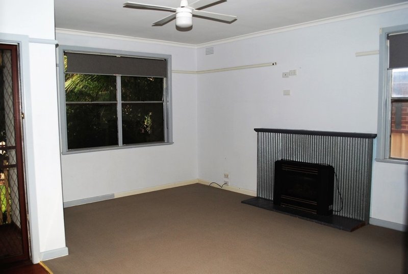 Photo - 5 Keam Crescent, Mildura VIC 3500 - Image 3