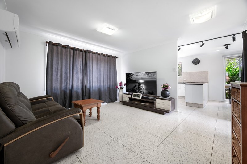 Photo - 5 Keats Place, Ingleburn NSW 2565 - Image 3