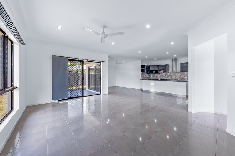 Photo - 5 Keel Court, Cannonvale QLD 4802 - Image 3