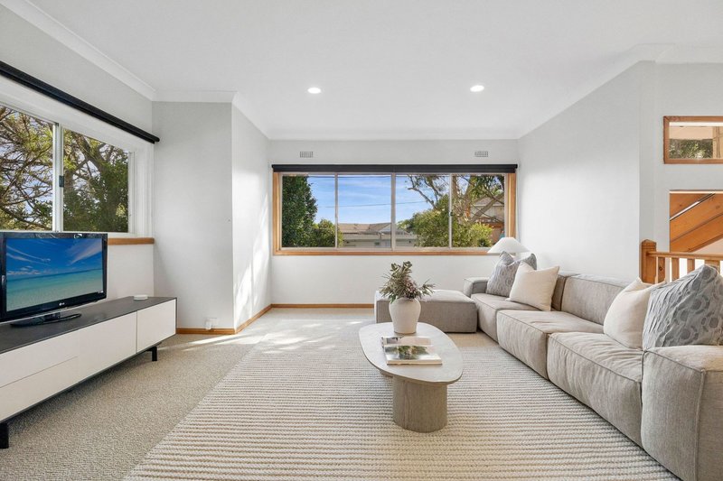 Photo - 5 Kendal Crescent, Wheeler Heights NSW 2097 - Image 2