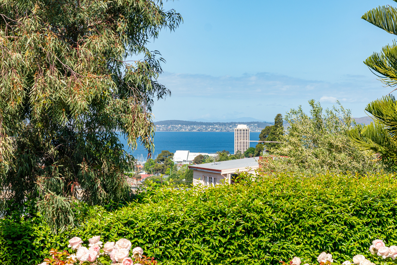 6-bedroom house at 5 Kendrick Court, Dynnyrne, TAS 7005, Hobart, Tasmania