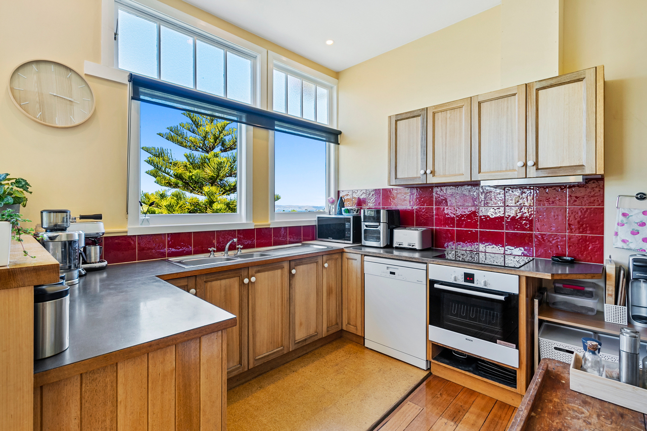 6-bedroom house at 5 Kendrick Court, Dynnyrne, TAS 7005, Hobart, Tasmania