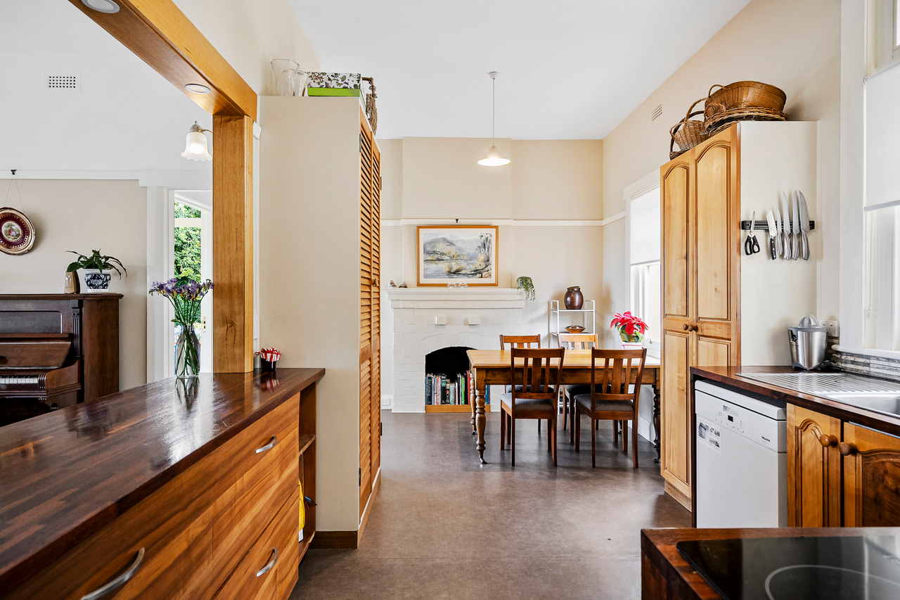 6-bedroom house at 5 Kendrick Court, Dynnyrne, TAS 7005, Hobart, Tasmania