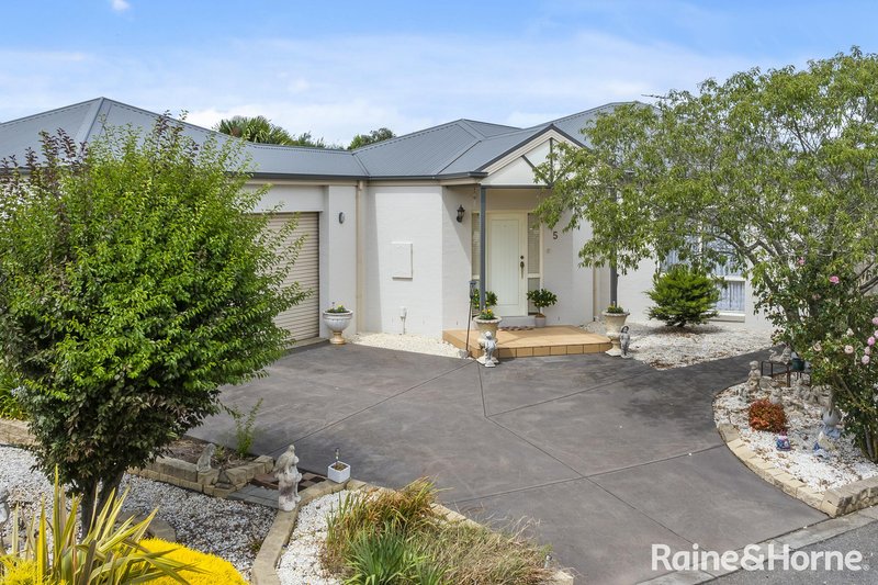 5 Kensei Court, New Gisborne VIC 3438