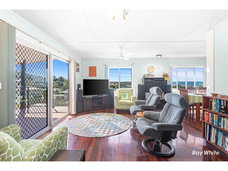 Photo - 5 Keppel Street, Meikleville Hill QLD 4703 - Image 8