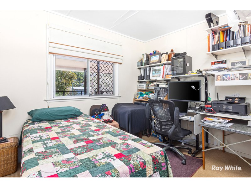 Photo - 5 Keppel Street, Meikleville Hill QLD 4703 - Image 13