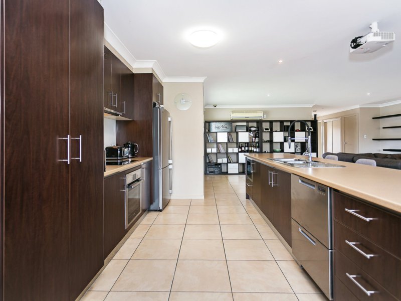 Photo - 5 Kershan Street, Mudgeeraba QLD 4213 - Image 3