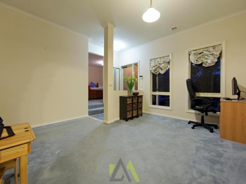 Photo - 5 Kialla Place, Langwarrin VIC 3910 - Image 7