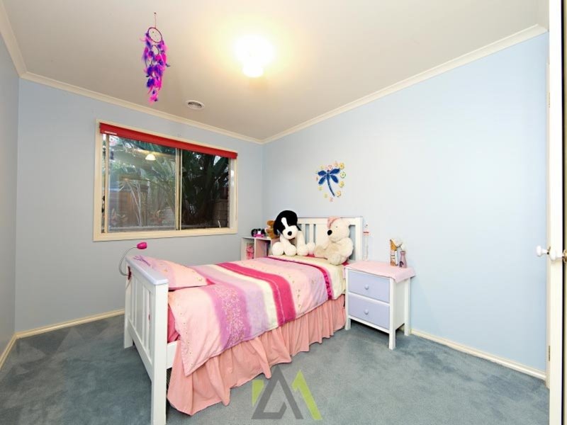 Photo - 5 Kialla Place, Langwarrin VIC 3910 - Image 8