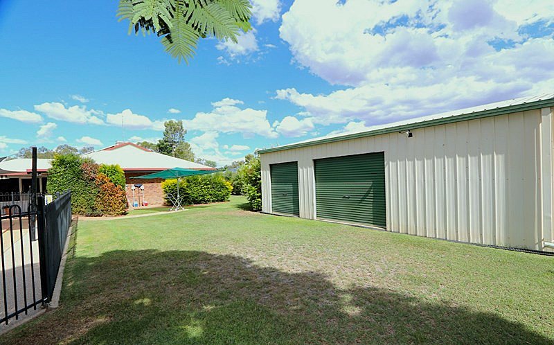 Photo - 5 Kidd Street, Emerald QLD 4720 - Image 2