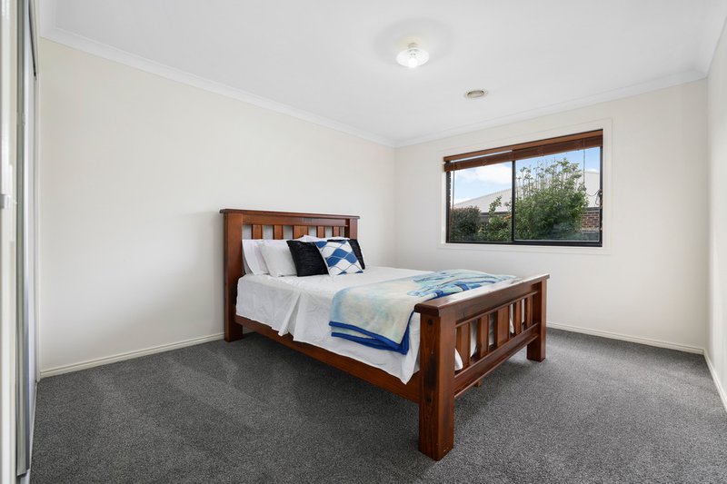 Photo - 5 Kinglake Drive, Manor Lakes VIC 3024 - Image 2