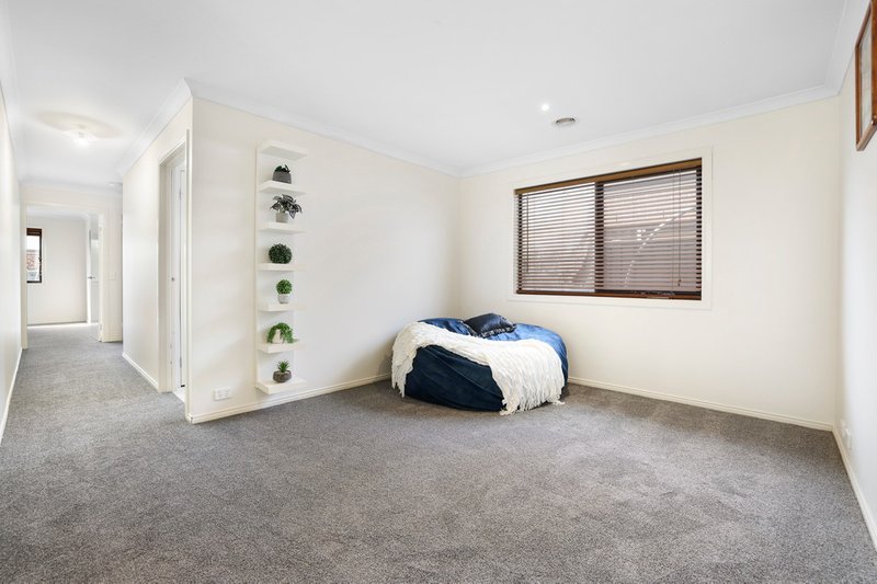 Photo - 5 Kinglake Drive, Manor Lakes VIC 3024 - Image 5