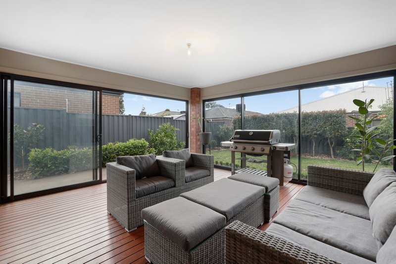 Photo - 5 Kinglake Drive, Manor Lakes VIC 3024 - Image 16