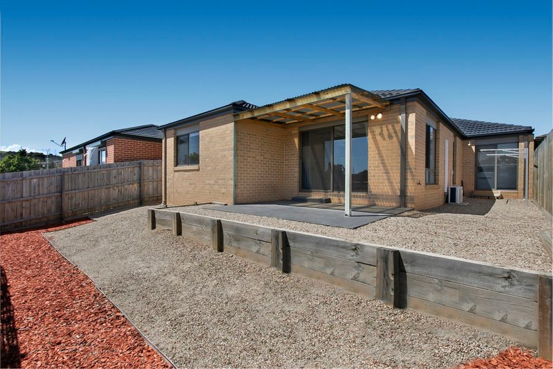 Photo - 5 Kingly Place, Narre Warren VIC 3805 - Image 8