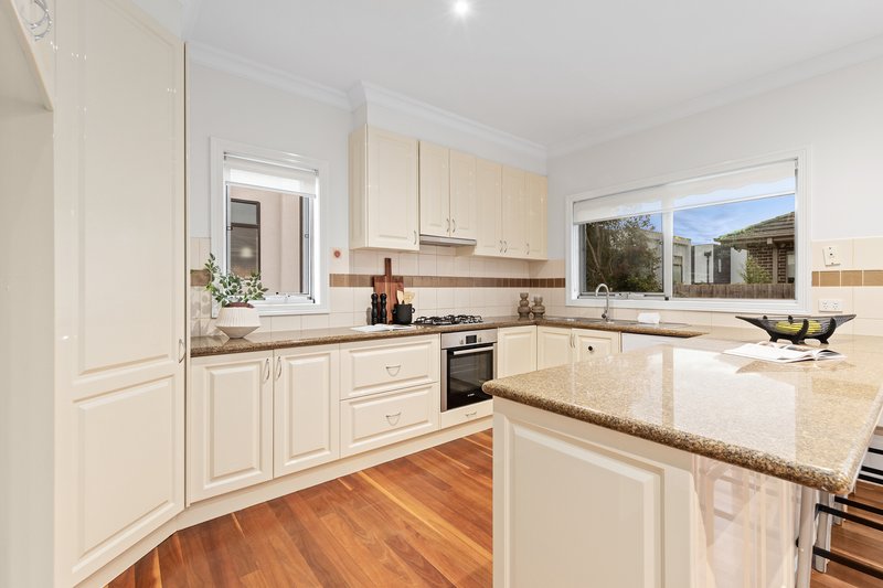 Photo - 5 Kingswood Rise, Box Hill South VIC 3128 - Image 7