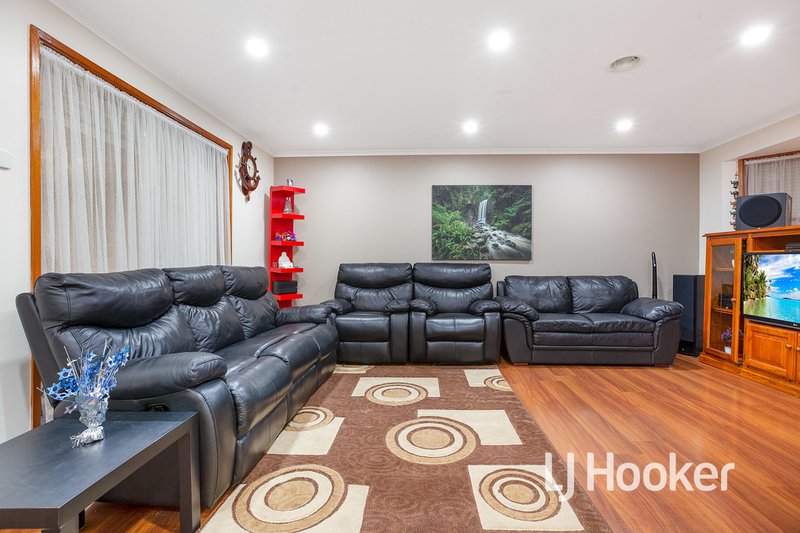 Photo - 5 Kinloch Gardens, Endeavour Hills VIC 3802 - Image 4