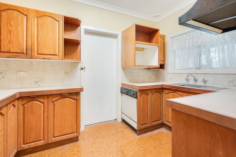 Photo - 5 Kirkness Avenue, North Gosford NSW 2250 - Image 2