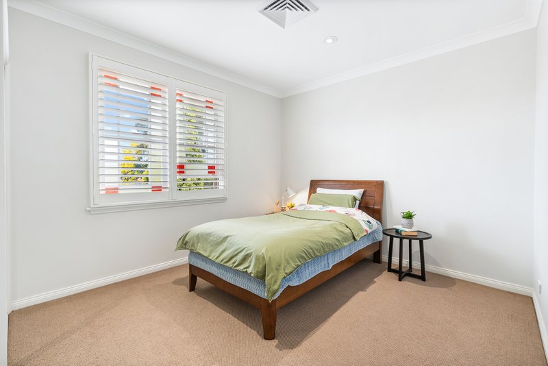 Photo - 5 Kirkton Place, Edensor Park NSW 2176 - Image 15