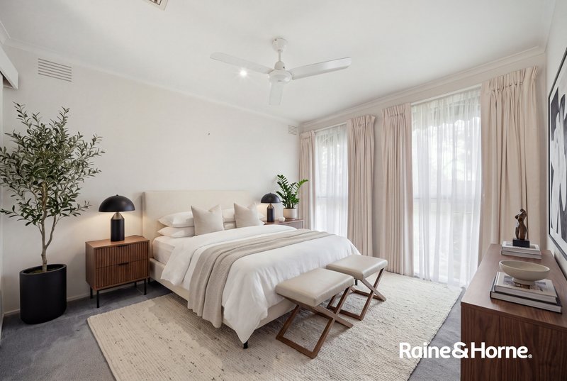 Photo - 5 Kirra Court, Springvale South VIC 3172 - Image 3