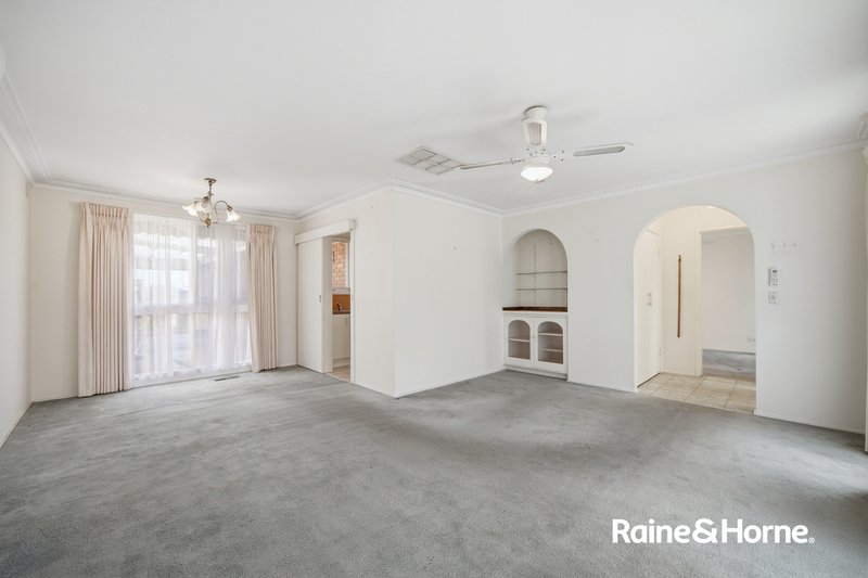 Photo - 5 Kirra Court, Springvale South VIC 3172 - Image 6