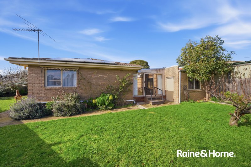 Photo - 5 Kirra Court, Springvale South VIC 3172 - Image 12