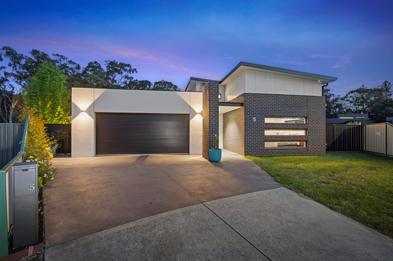 Photo - 5 Kirwan Close, Mount Clear VIC 3350 - Image 1