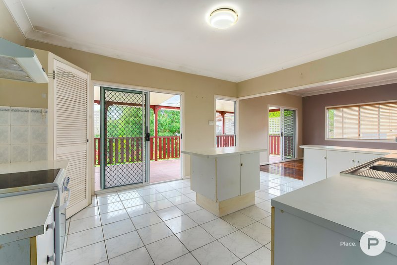 Photo - 5 Koolewong Street, Stafford Heights QLD 4053 - Image 6