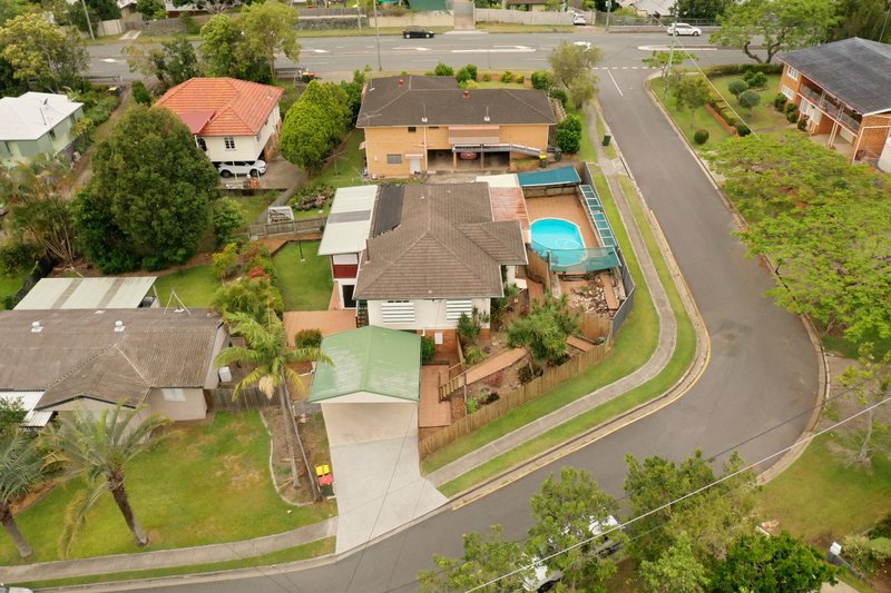 Photo - 5 Koolewong Street, Stafford Heights QLD 4053 - Image 16