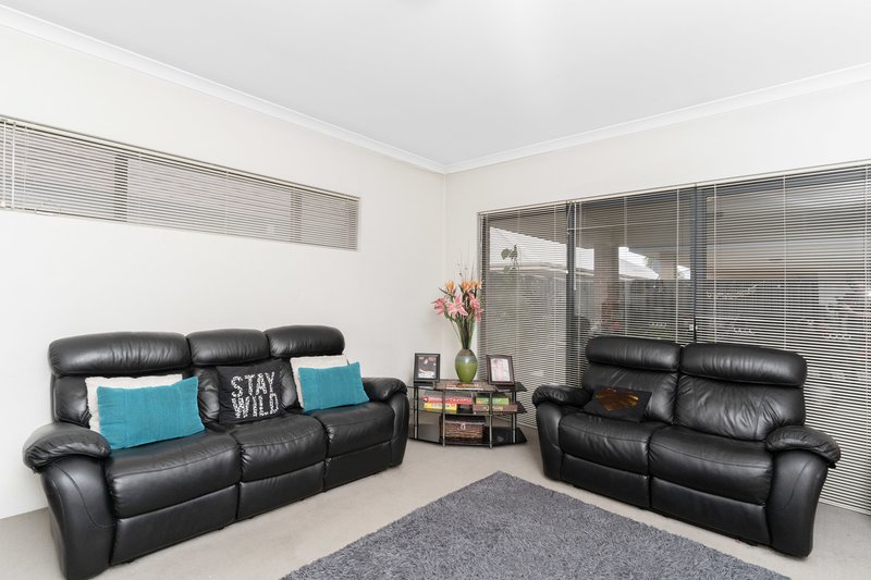 Photo - 5 Koroit Way, Aveley WA 6069 - Image 15