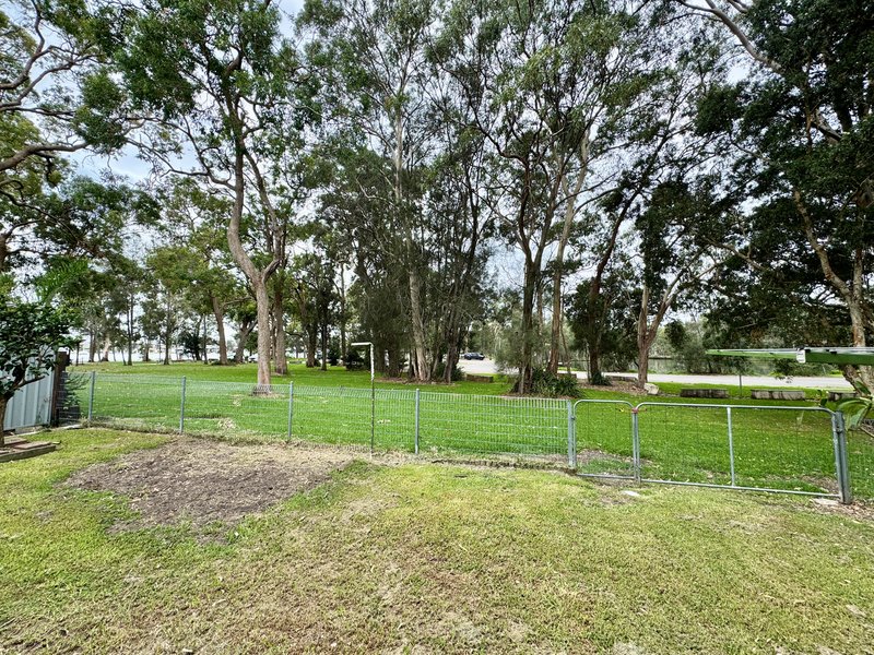 Photo - 5 Kullaroo Road, Summerland Point NSW 2259 - Image 12