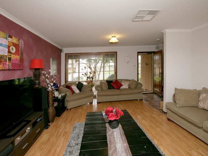 Photo - 5 Kurrajong Avenue, Forest Hill NSW 2651 - Image 2