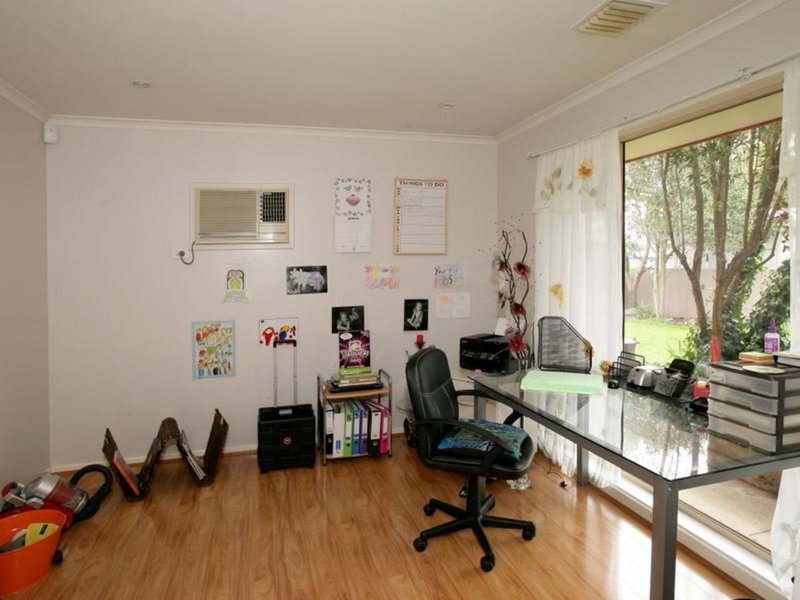 Photo - 5 Kurrajong Avenue, Forest Hill NSW 2651 - Image 5