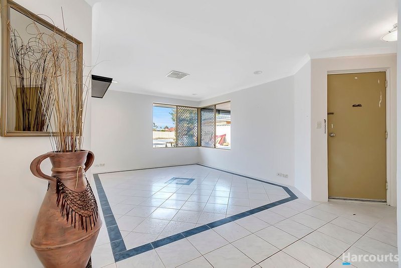 Photo - 5 Kybo Place, Ballajura WA 6066 - Image 3