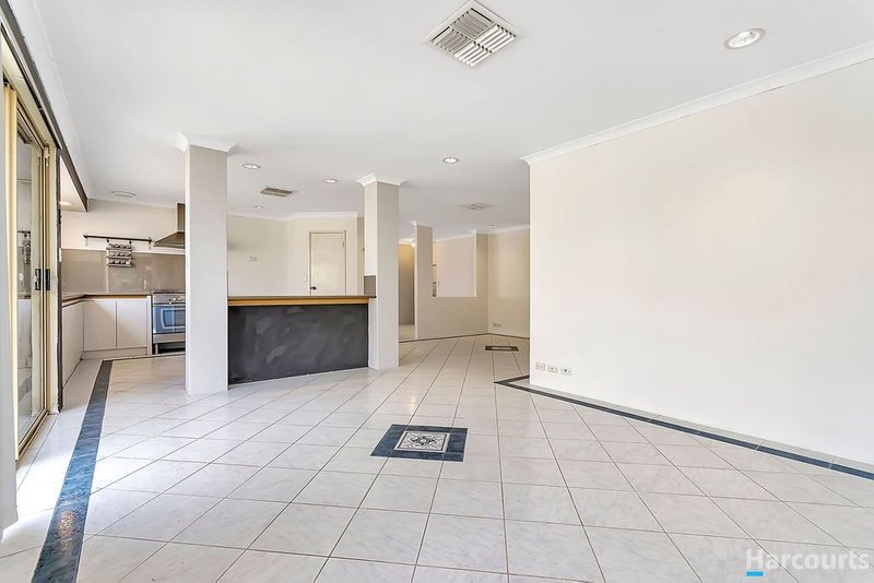 Photo - 5 Kybo Place, Ballajura WA 6066 - Image 14