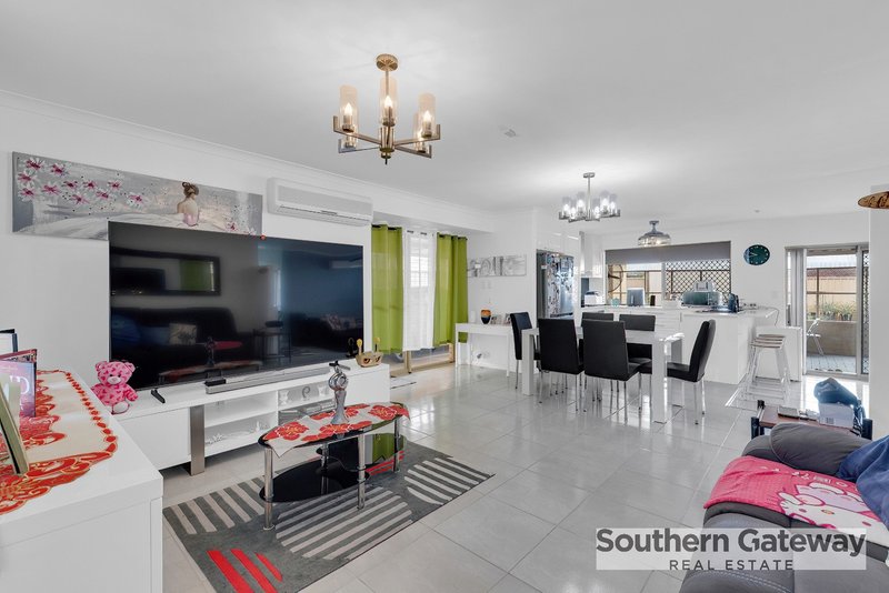 Photo - 5 Lacey Court, Parmelia WA 6167 - Image 4