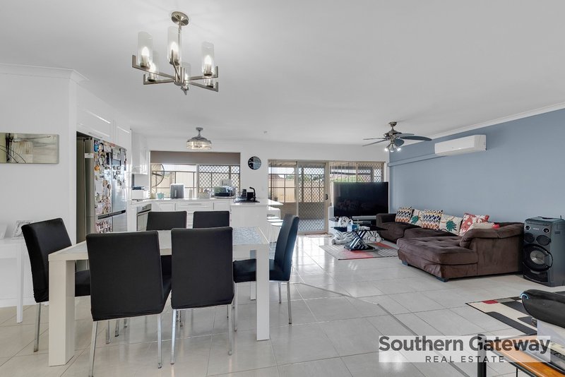 Photo - 5 Lacey Court, Parmelia WA 6167 - Image 9