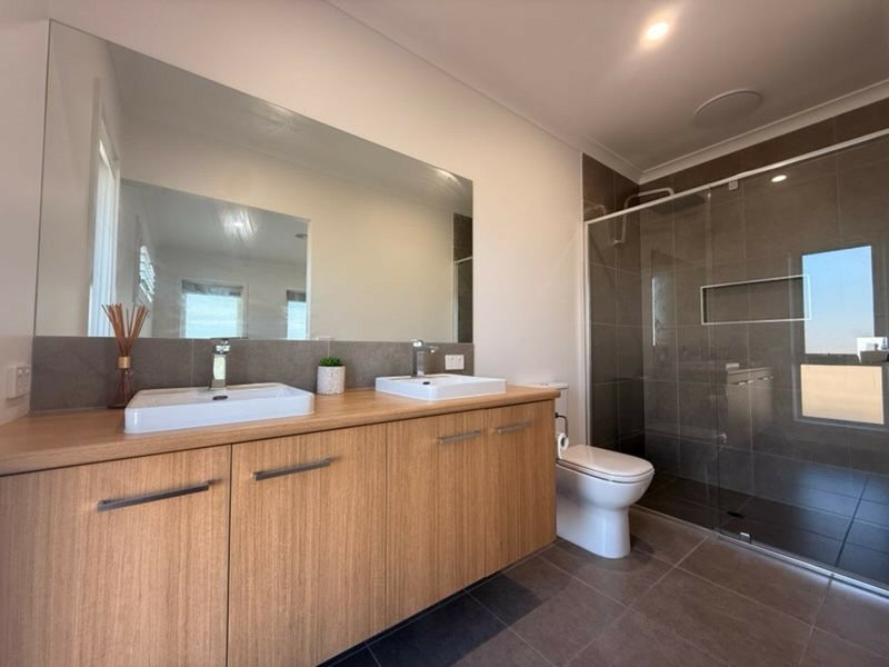 Photo - 5 Lady Harriet Drive, Lakes Entrance VIC 3909 - Image 9