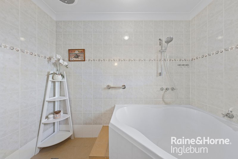 Photo - 5 Lagonda Drive, Ingleburn NSW 2565 - Image 7