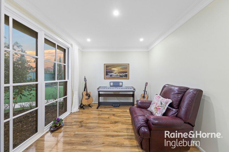 Photo - 5 Lagonda Drive, Ingleburn NSW 2565 - Image 8