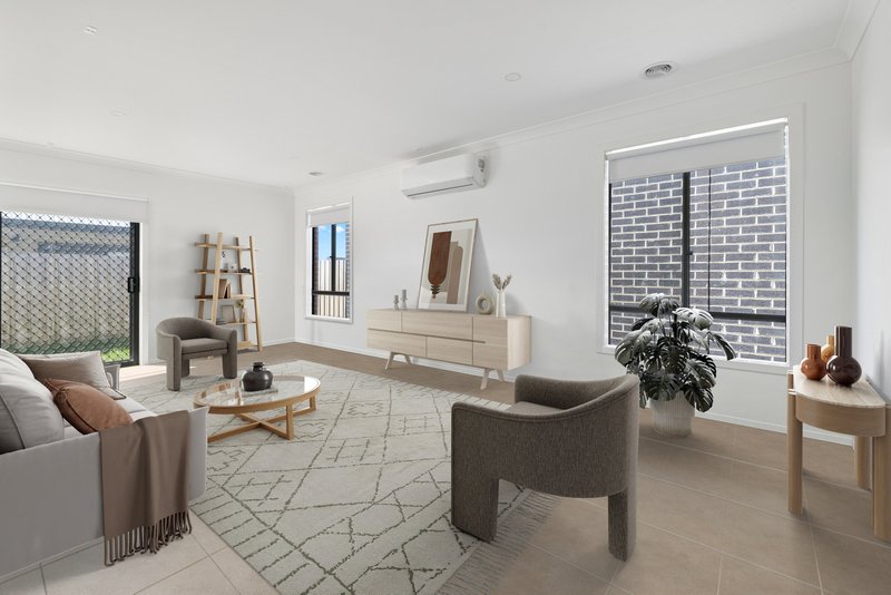 Photo - 5 Lahore Close, Mount Cottrell VIC 3024 - Image 3