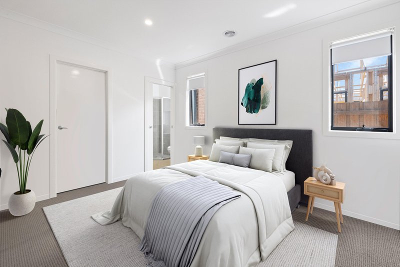 Photo - 5 Lahore Close, Mount Cottrell VIC 3024 - Image 6