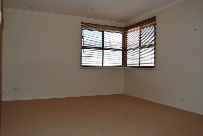 Photo - 5 Lakeside Close, Mawson Lakes SA 5095 - Image 10