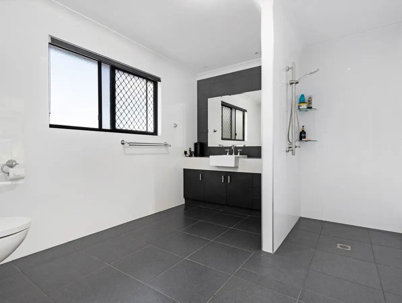 Photo - 5 Lakeside Drive, Burrum Heads QLD 4659 - Image 9