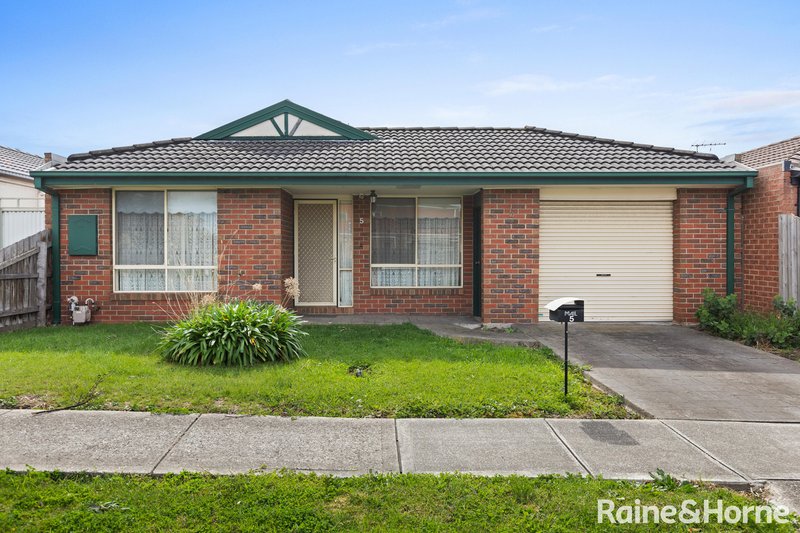 5 Lakeside Drive, Roxburgh Park VIC 3064