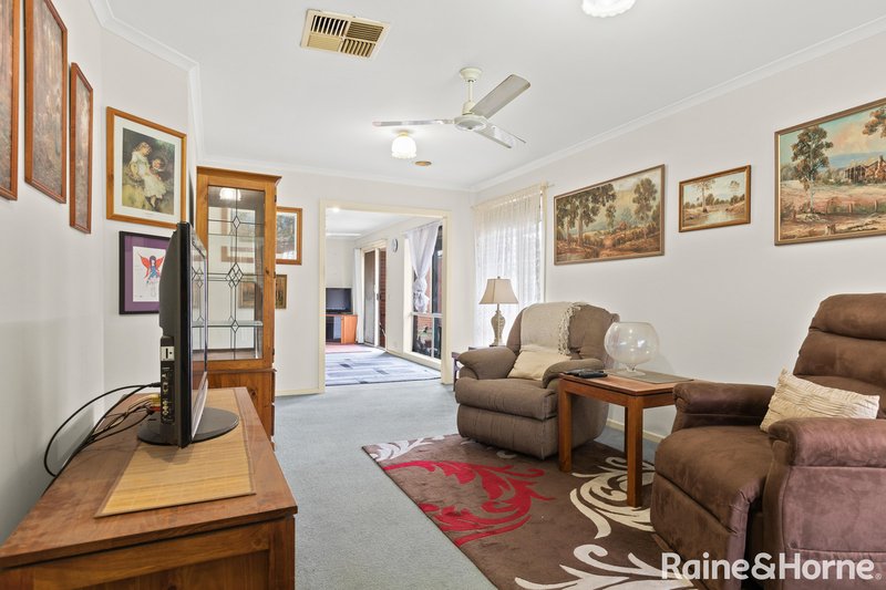 Photo - 5 Lakeside Drive, Roxburgh Park VIC 3064 - Image 2