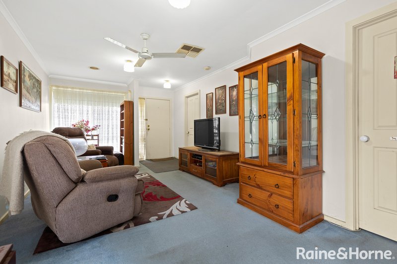 Photo - 5 Lakeside Drive, Roxburgh Park VIC 3064 - Image 3