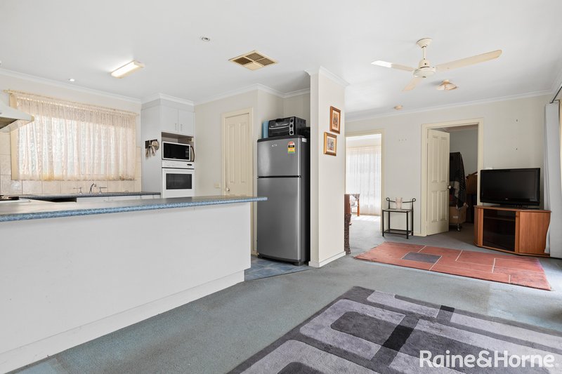 Photo - 5 Lakeside Drive, Roxburgh Park VIC 3064 - Image 4