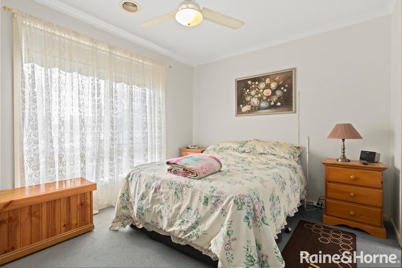 Photo - 5 Lakeside Drive, Roxburgh Park VIC 3064 - Image 10