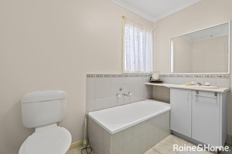 Photo - 5 Lakeside Drive, Roxburgh Park VIC 3064 - Image 12