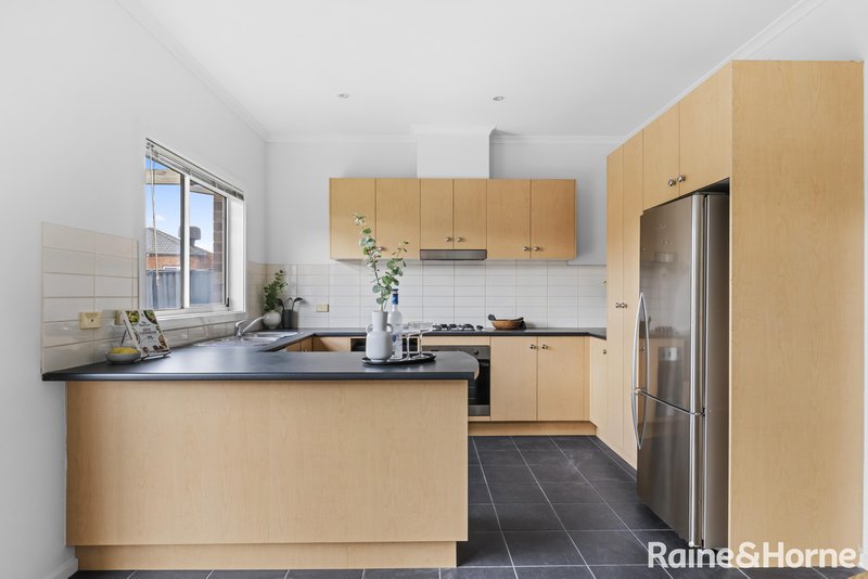 Photo - 5 Lakewood Boulevard, Melton VIC 3337 - Image 4